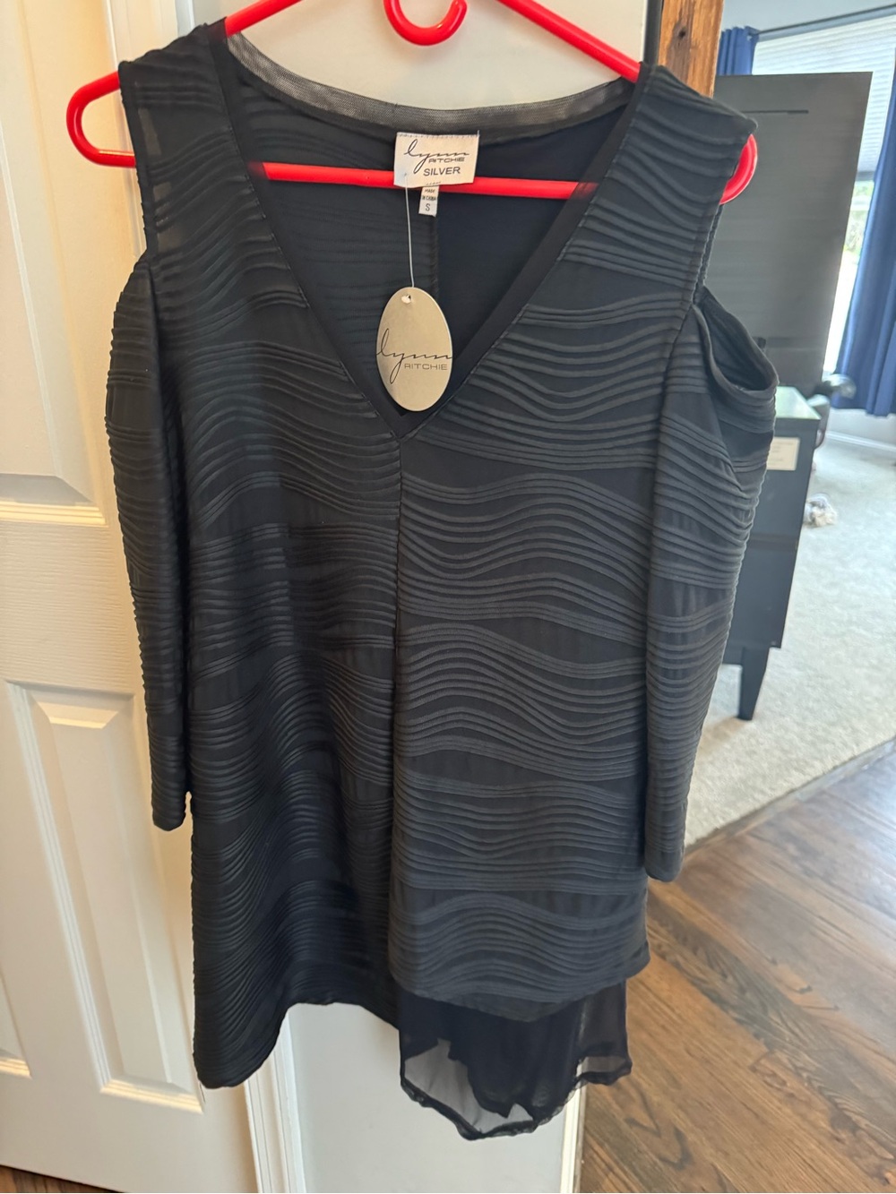 Lynn Ritchie Black Wave-Texture Cold-Shoulder V-Neck Tunic